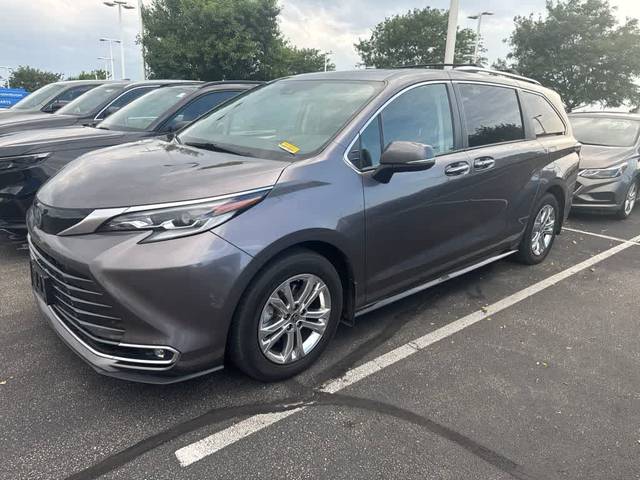 2022 Toyota Sienna Platinum AWD photo