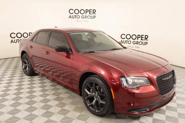 2023 Chrysler 300 Touring RWD photo