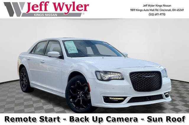 2023 Chrysler 300 Touring L AWD photo