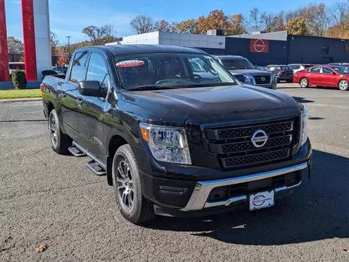 2022 Nissan Titan SV RWD photo