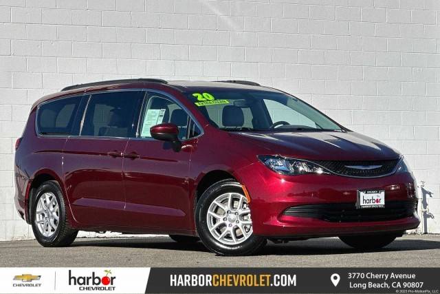 2020 Chrysler Voyager LXI FWD photo