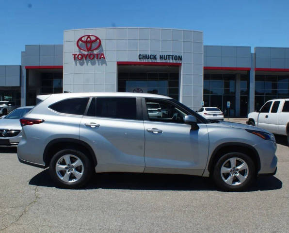 2023 Toyota Highlander LE FWD photo