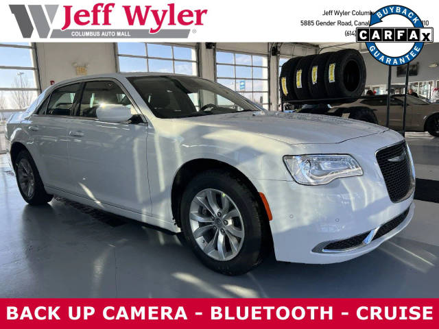 2023 Chrysler 300 Touring RWD photo