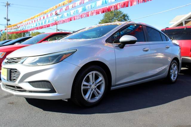 2017 Chevrolet Cruze LT FWD photo