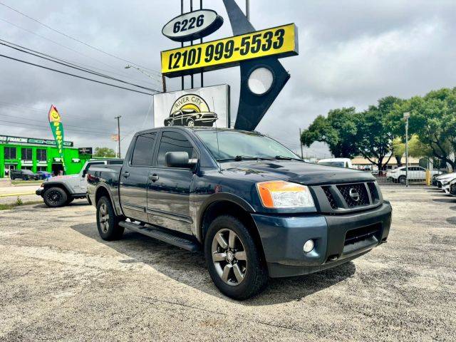 2015 Nissan Titan SV 4WD photo