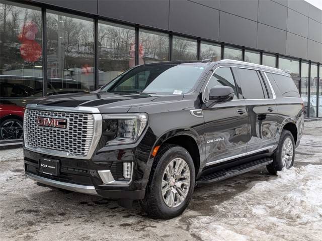 2023 GMC Yukon XL Denali 4WD photo