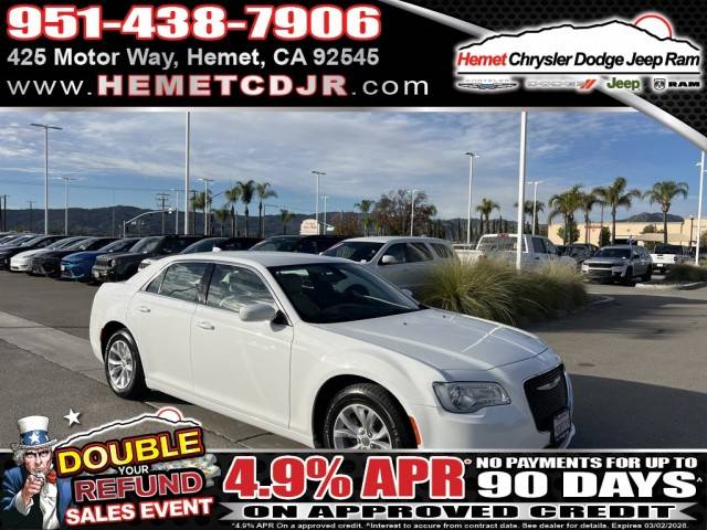 2023 Chrysler 300 Touring RWD photo