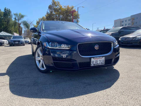 2017 Jaguar XE 25t Prestige RWD photo