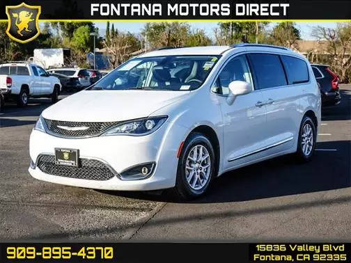 2020 Chrysler Pacifica Minivan Touring L FWD photo