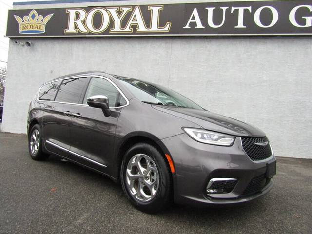 2022 Chrysler Pacifica Minivan Limited FWD photo