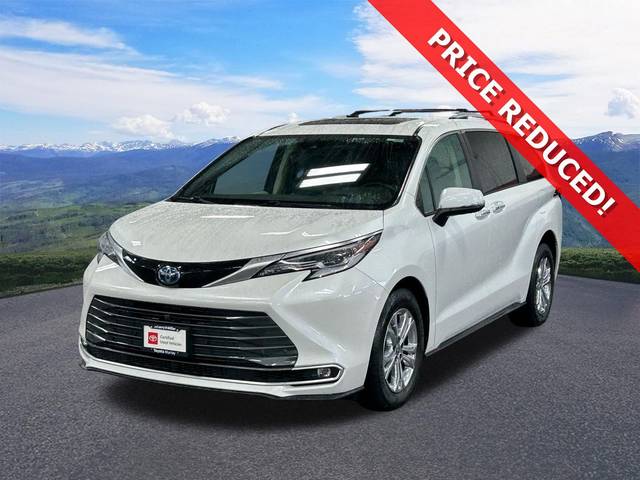 2023 Toyota Sienna Platinum AWD photo