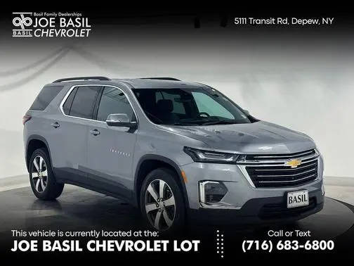 2023 Chevrolet Traverse LT Leather AWD photo