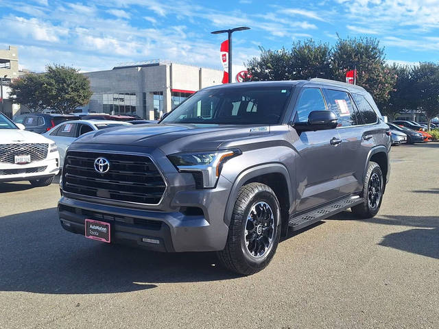2023 Toyota Sequoia SR5 4WD photo