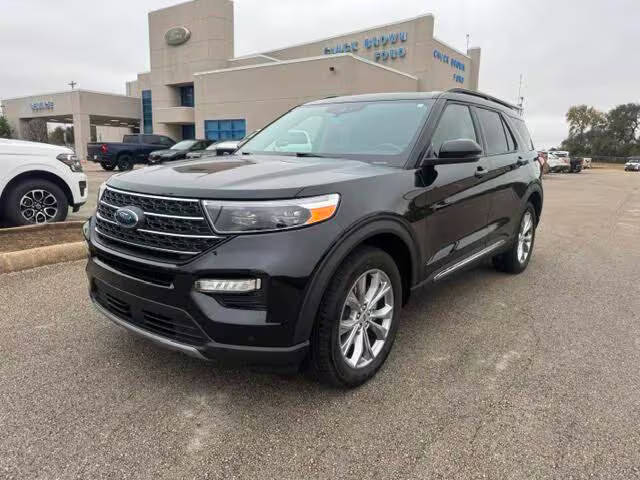 2023 Ford Explorer XLT 4WD photo