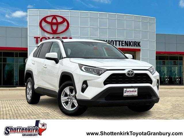 2021 Toyota RAV4 XLE FWD photo