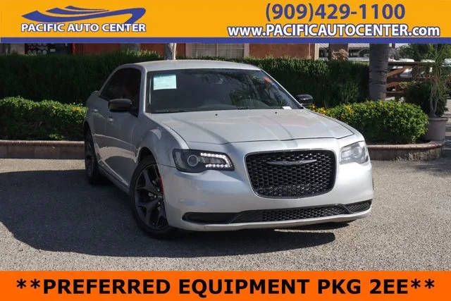 2023 Chrysler 300 Touring RWD photo