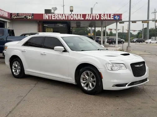 2023 Chrysler 300 Touring RWD photo