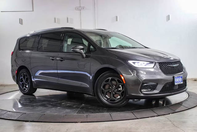 2021 Chrysler Pacifica Minivan Hybrid Touring L FWD photo