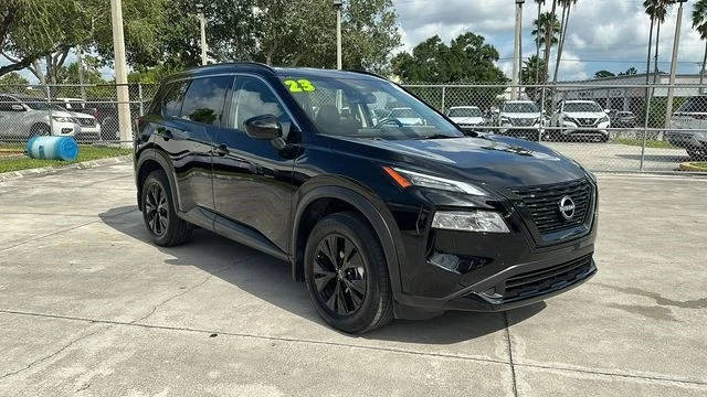 2023 Nissan Rogue SV FWD photo