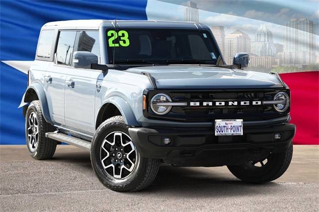 2023 Ford Bronco 4 Door Outer Banks 4WD photo