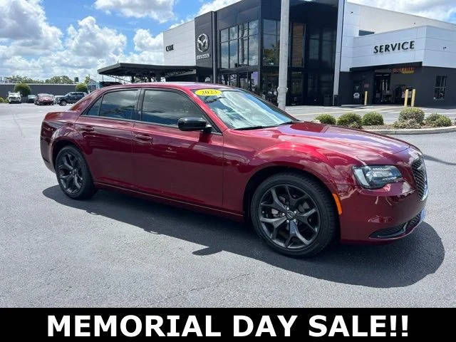 2023 Chrysler 300 Touring RWD photo