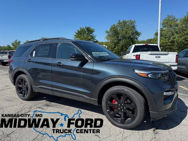 2023 Ford Explorer ST 4WD photo
