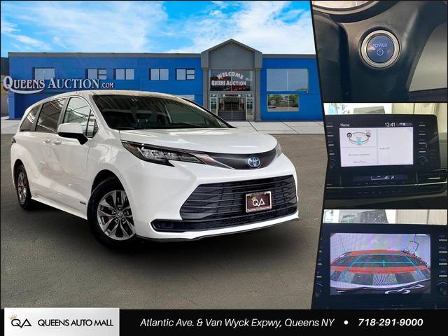 2021 Toyota Sienna LE FWD photo
