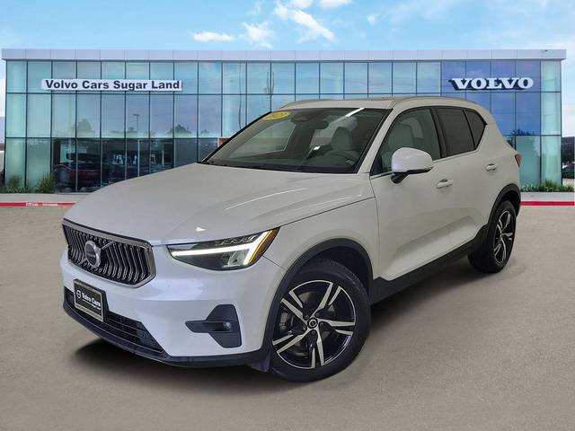 2023 Volvo XC40 Plus Bright Theme AWD photo