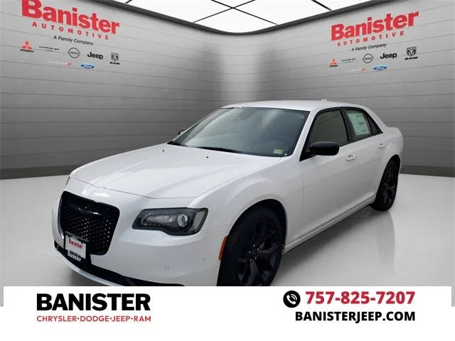 2023 Chrysler 300 Touring RWD photo