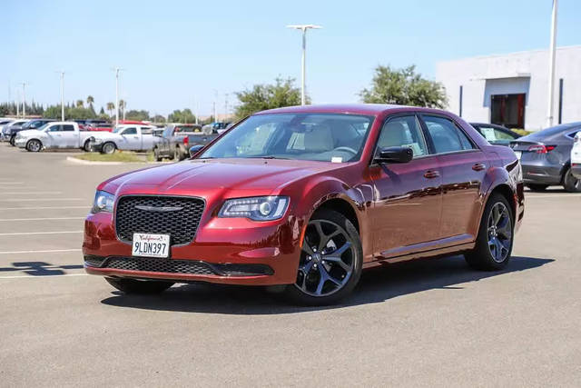 2023 Chrysler 300 Touring RWD photo