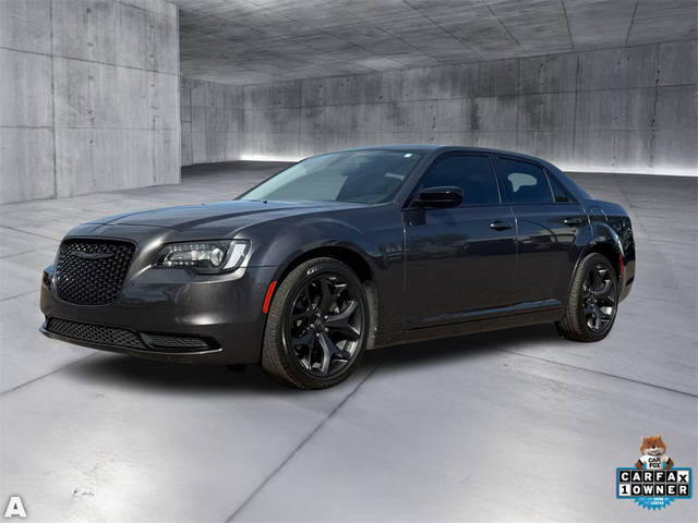 2023 Chrysler 300 Touring RWD photo