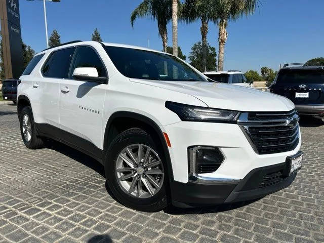 2023 Chevrolet Traverse LT Cloth FWD photo