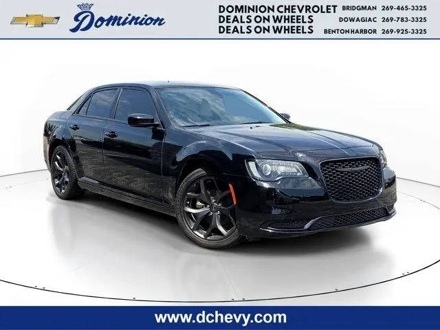 2023 Chrysler 300 Touring RWD photo