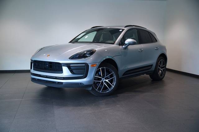 2023 Porsche Macan  AWD photo