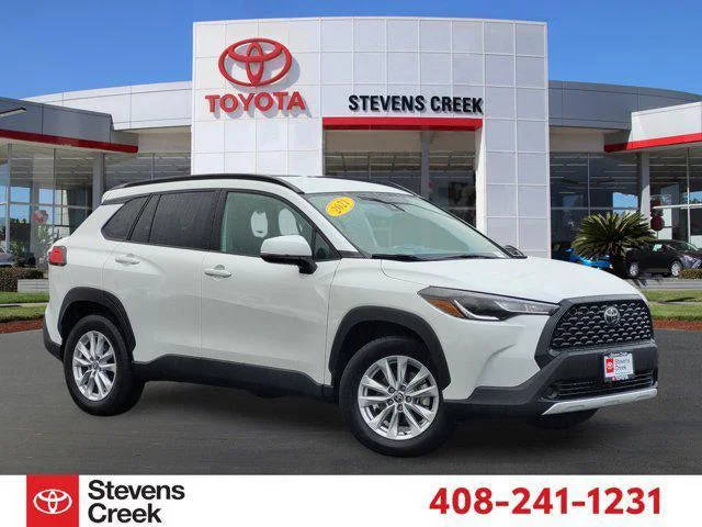 2022 Toyota Corolla Cross LE FWD photo