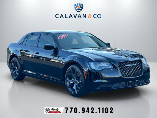 2023 Chrysler 300 Touring RWD photo