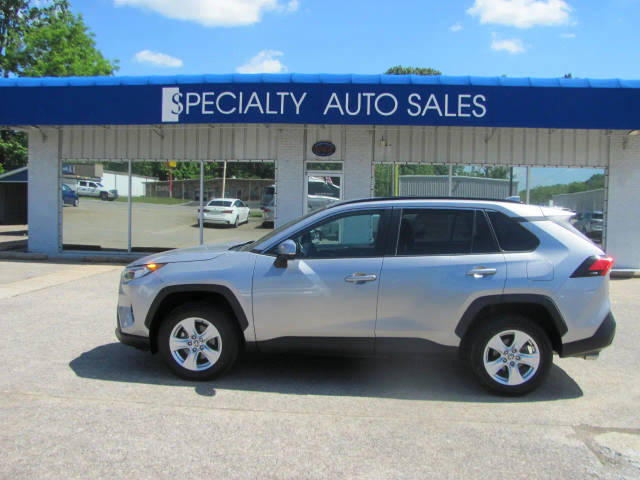 2021 Toyota RAV4 XLE FWD photo
