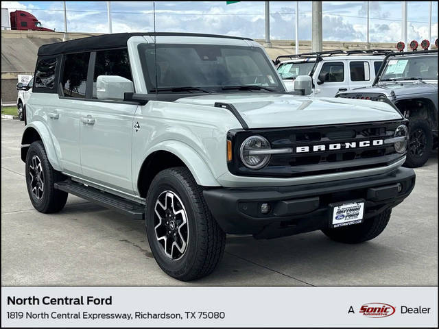 2023 Ford Bronco 4 Door Outer Banks 4WD photo