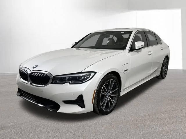 2022 BMW 3 Series 330e RWD photo