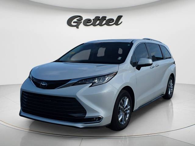 2023 Toyota Sienna Limited FWD photo