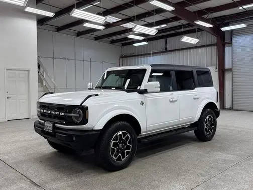 2023 Ford Bronco 4 Door Outer Banks 4WD photo