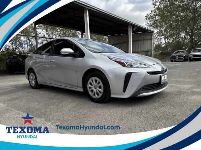 2021 Toyota Prius L Eco FWD photo