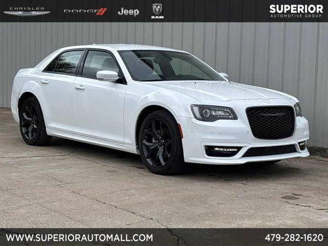 2023 Chrysler 300 Touring L RWD photo