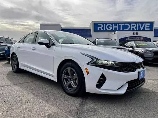 2022 Kia K5 LXS FWD photo