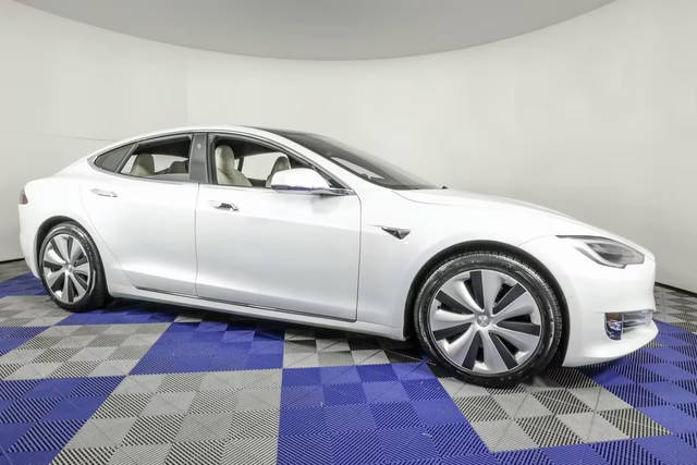 2020 Tesla Model S Long Range AWD photo