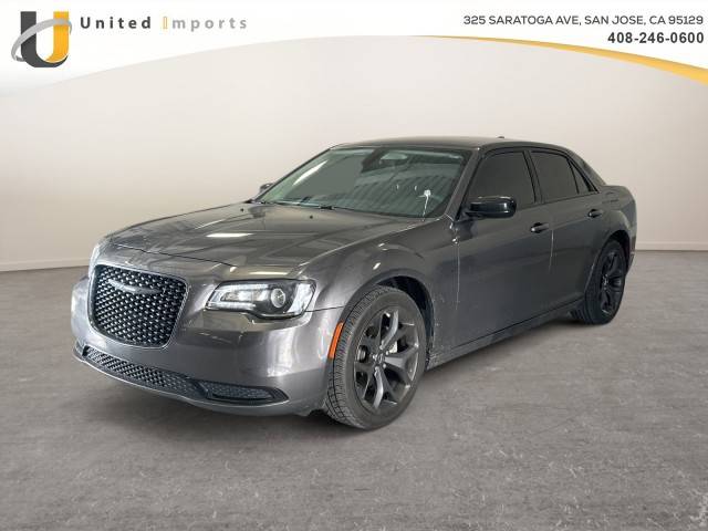 2022 Chrysler 300 Touring RWD photo