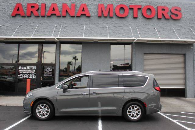 2021 Chrysler Pacifica Minivan Touring L FWD photo