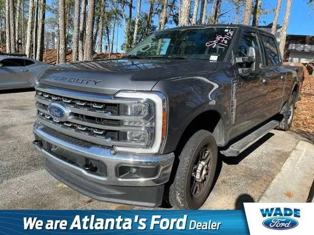 2023 Ford F-350 Super Duty LARIAT 4WD photo