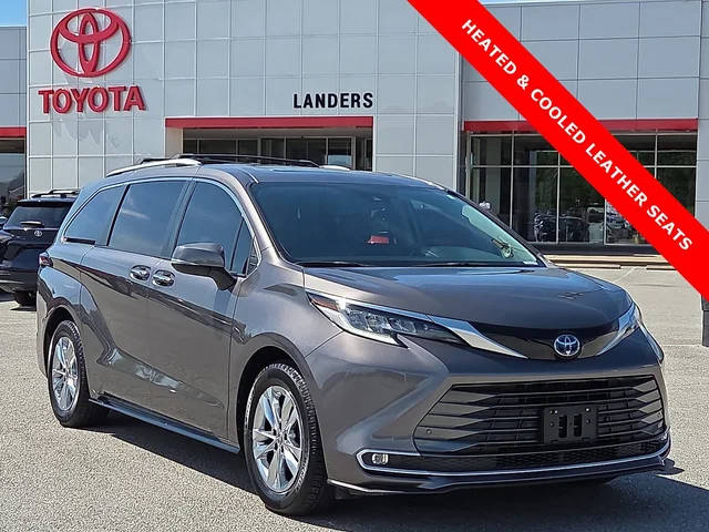 2023 Toyota Sienna Limited AWD photo