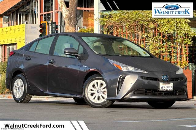 2022 Toyota Prius L Eco FWD photo